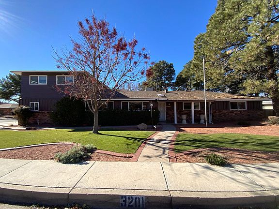 3rd image of 3201 Lykes Dr NE