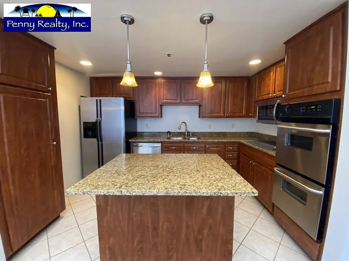 Spacious 2-Bedroom / 2-Bath Condo with Panoramic Bay Views — Photo 3
