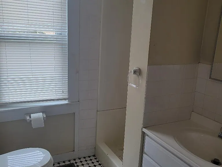 10 Winsor St #1 — Photo 8