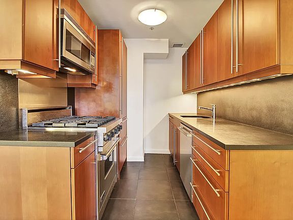 5th image of 305 2nd Ave APT 509