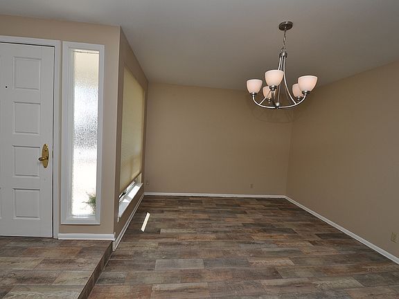 5th image of 226 Regal Oaks Dr