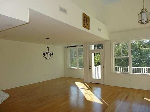 5th image of 39 Taylor Dr Unit 3008