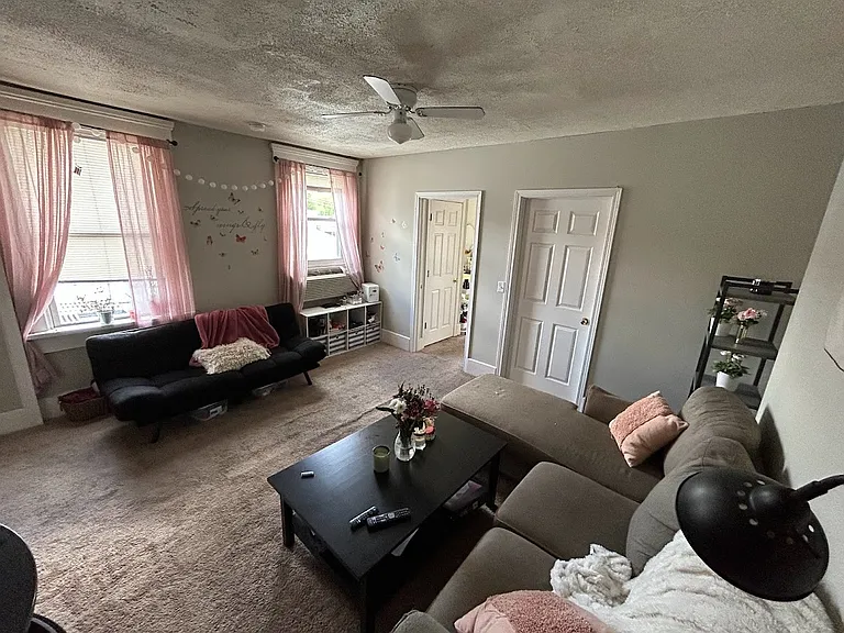 2333 W Clifton Ave #B4 — Photo 2