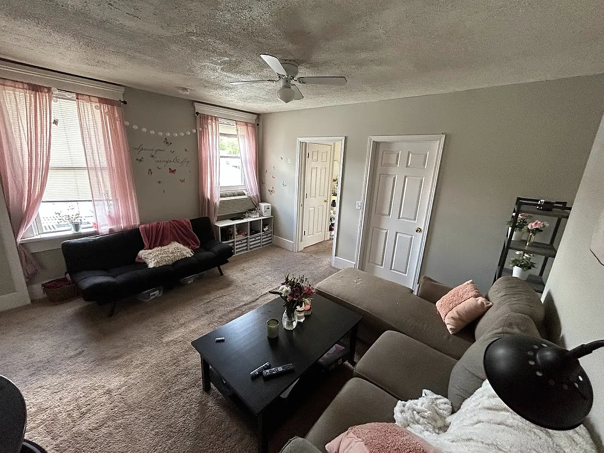 Building Photo - 2333 W Clifton Ave #B4
