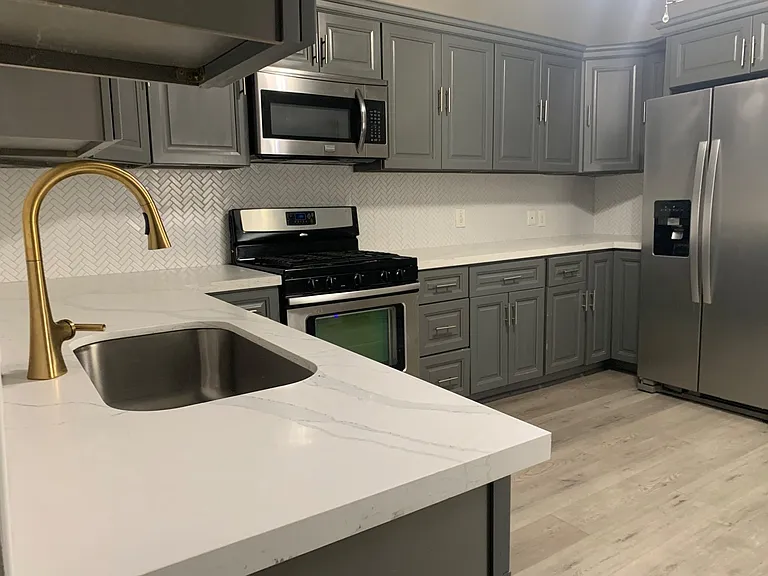 2630 Eagle St — Photo 3