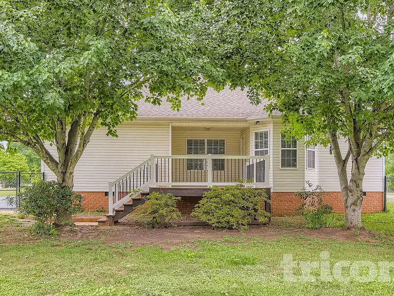 207 Towbridge Dr — Photo 11