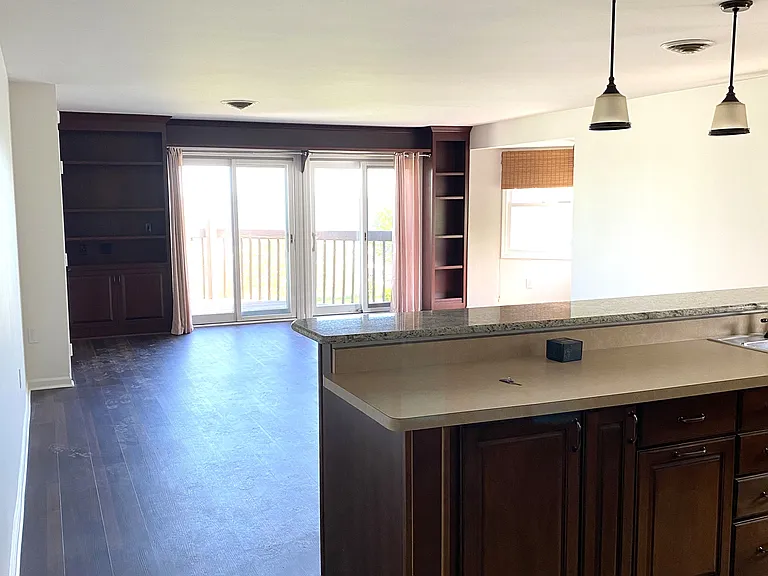 634 W 2nd St #306 — Photo 6