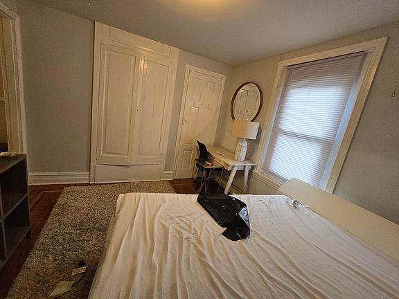 3rd image of 1733 W Montgomery Ave APT 4