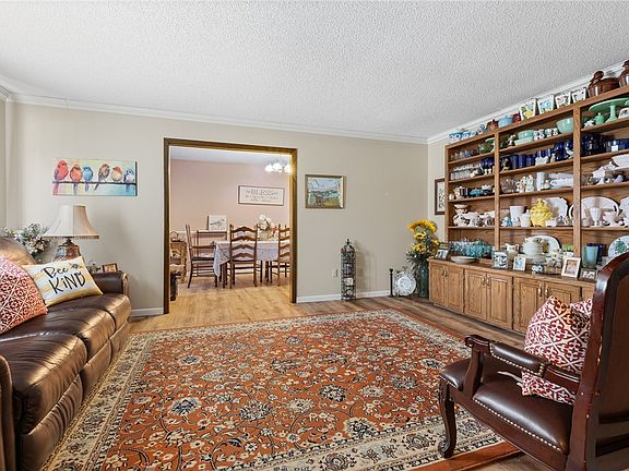 3rd image of 402 Tamarind St