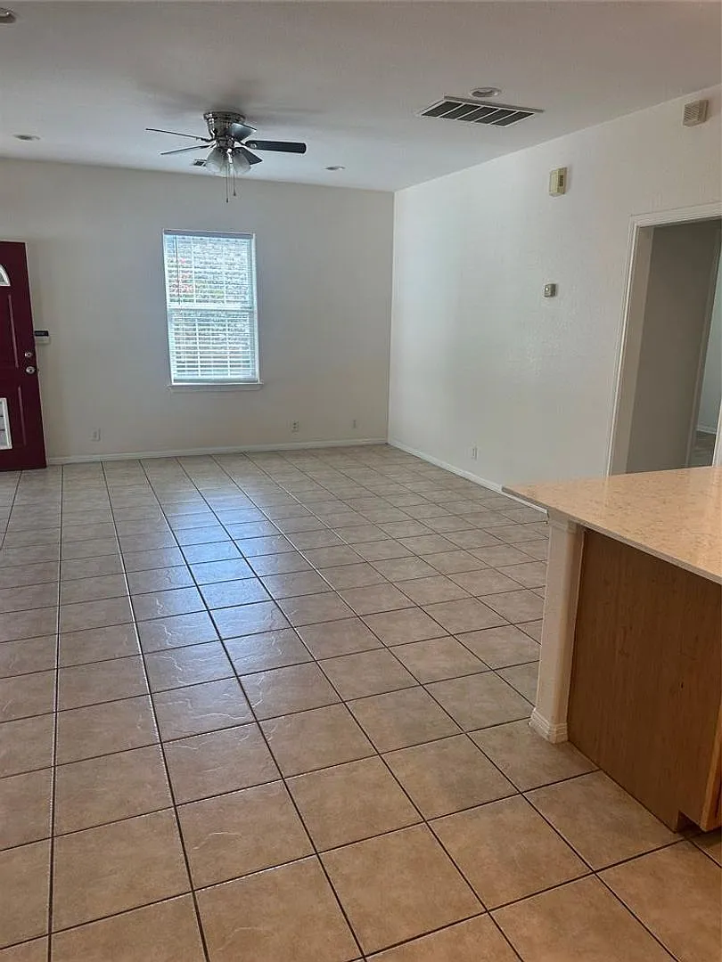 5401 Evans b — Photo 3