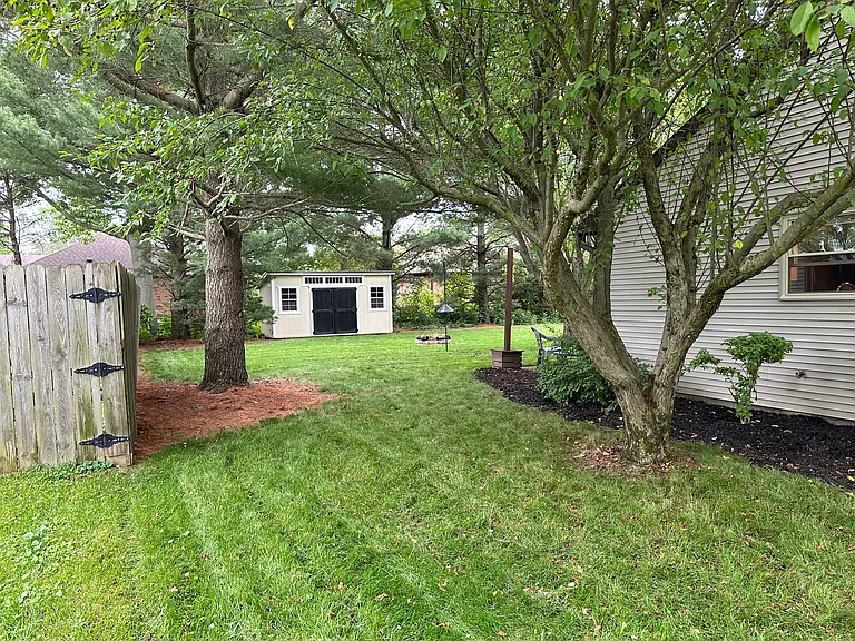 1121 N Briarwood Dr — Photo 4