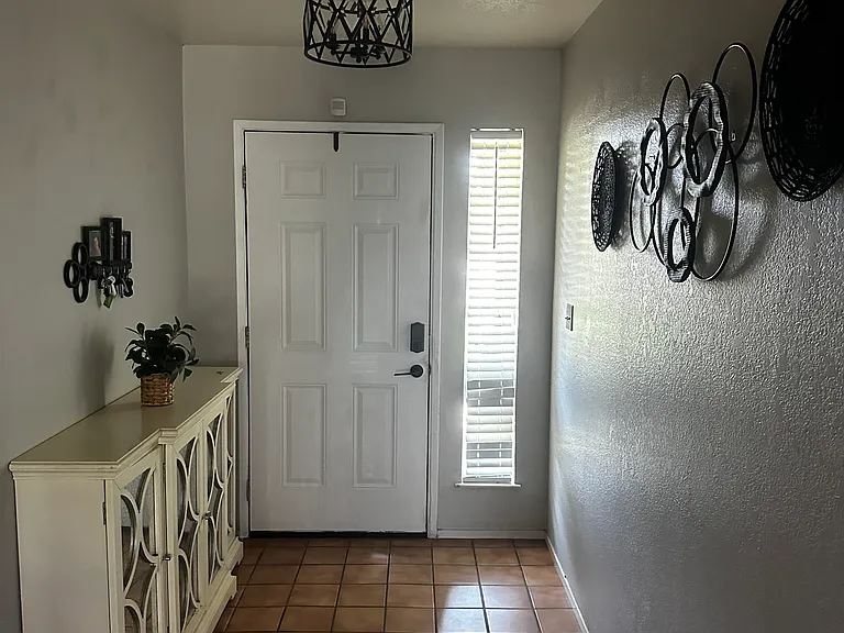 1591 Yorktown Ct — Photo 7