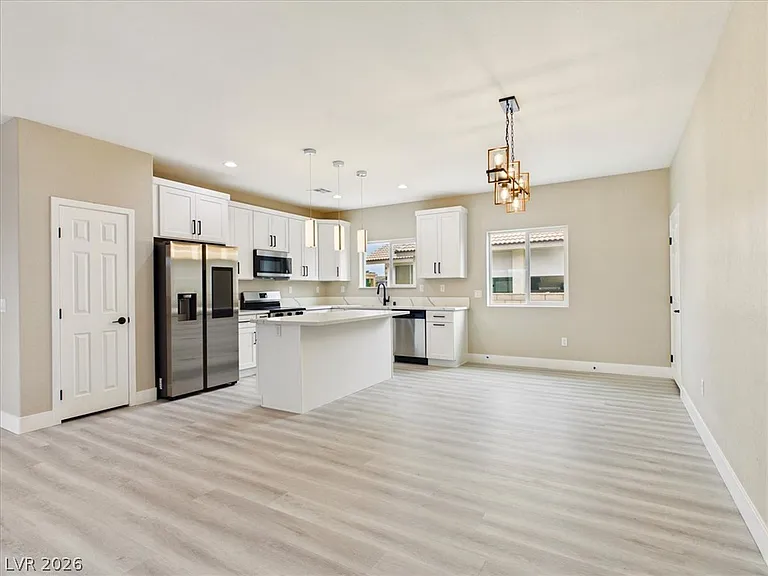 1740 S Jerome Ln — Photo 8