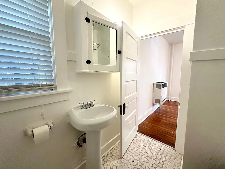2129 SE 10th Ave — Photo 12