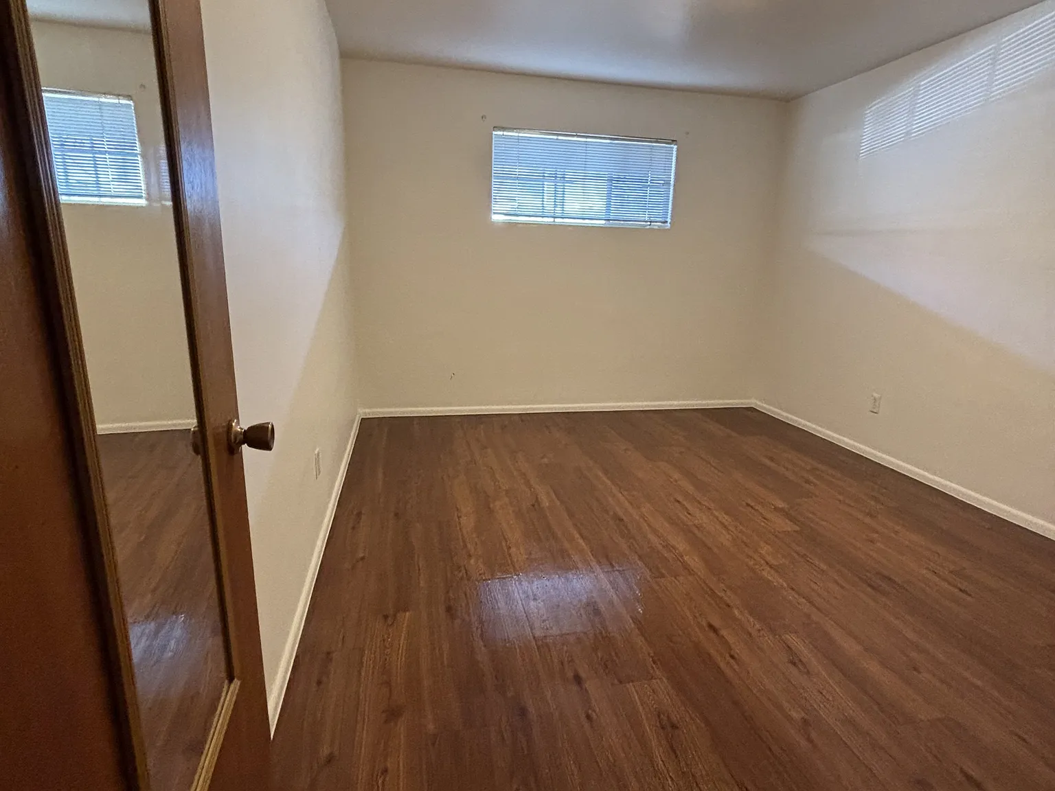 2618 East Turney Avenue - 5 — Photo 2