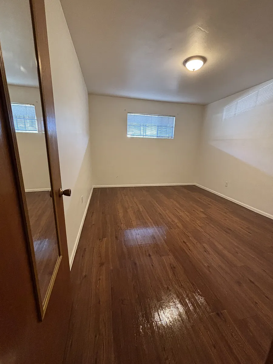 Building Photo - 2618 E Turney Ave #5