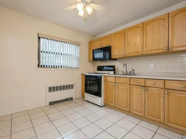 73-21 220th Street #139B2, Oakland Gardens, NY 11364