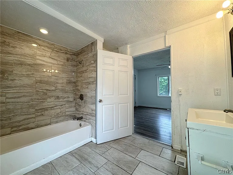 318 W Hoard St — Photo 39