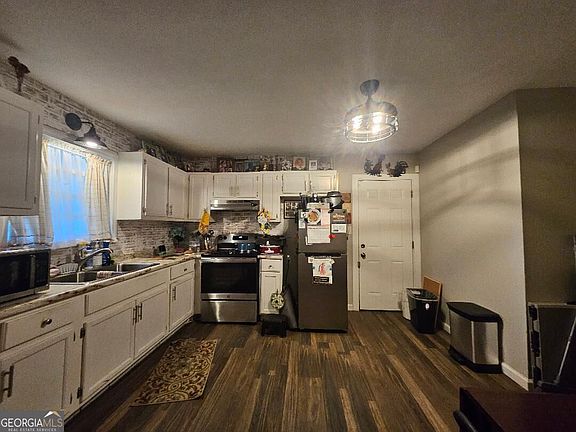 3rd image of 2124 Southern St NE
