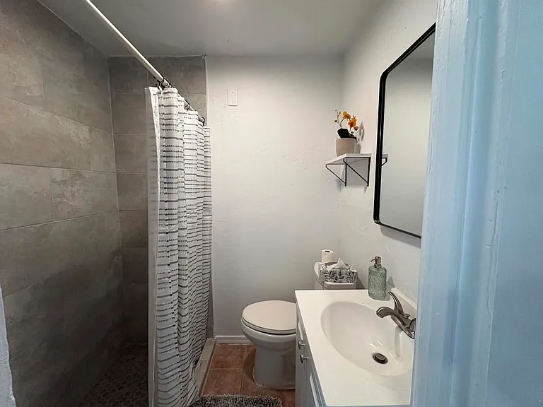 2435 N Edith Blvd — Photo 10