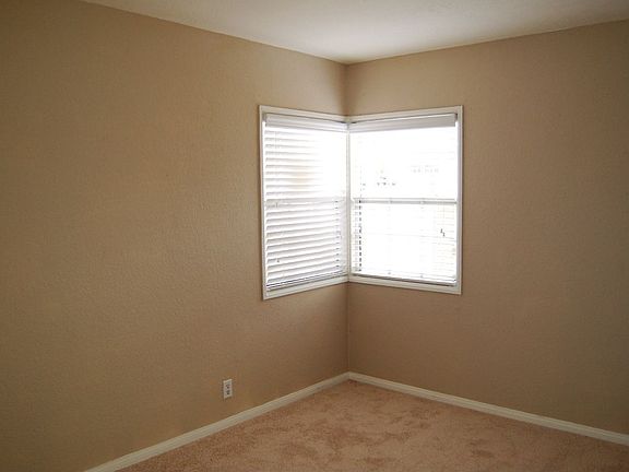3rd image of 1657 Del Amo Blvd