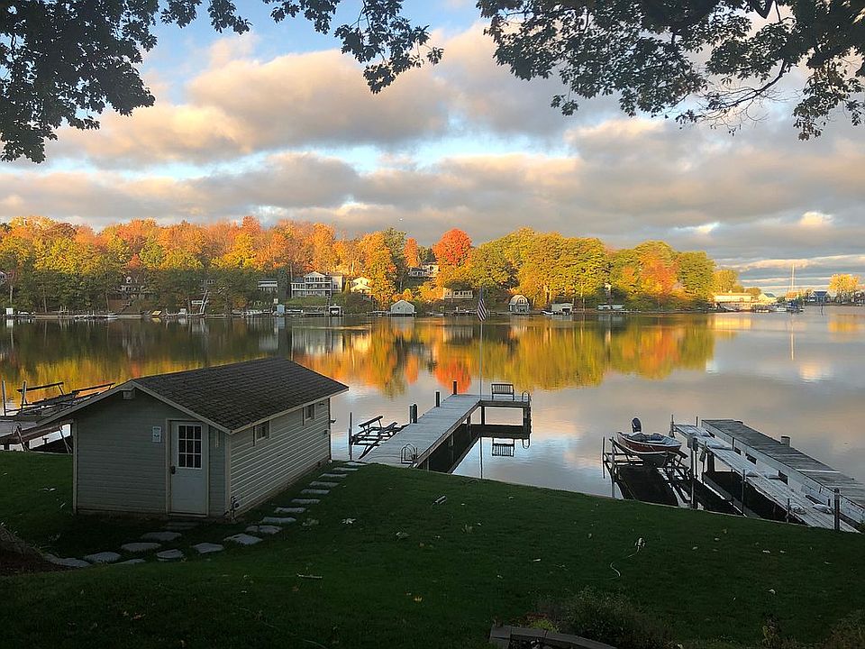 2nd image of 7489 Oak Ln