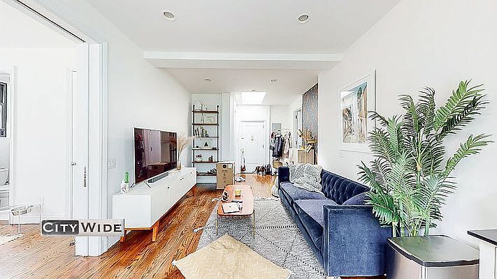 1st image of 140 E 46th St #D