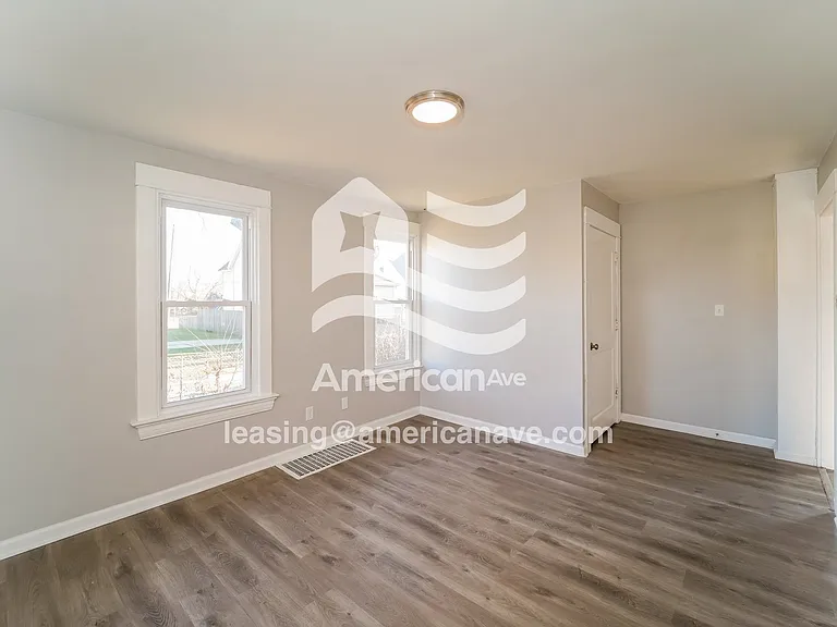 921584_003_wm_-_living_room_13421614.jpg