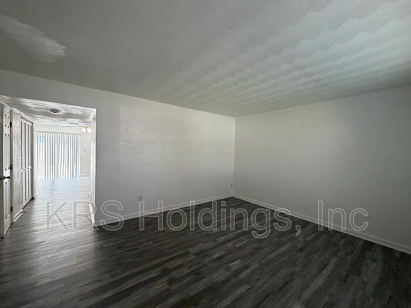3 bed, 1.0 bath, $1,995 — Photo 2