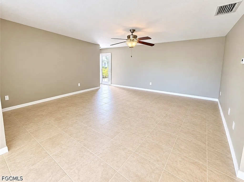 2 bed, 1.0 bath, 976 sqft, $1,250 — Photo 3