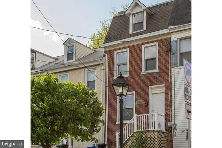 384 E Hector St photo 1