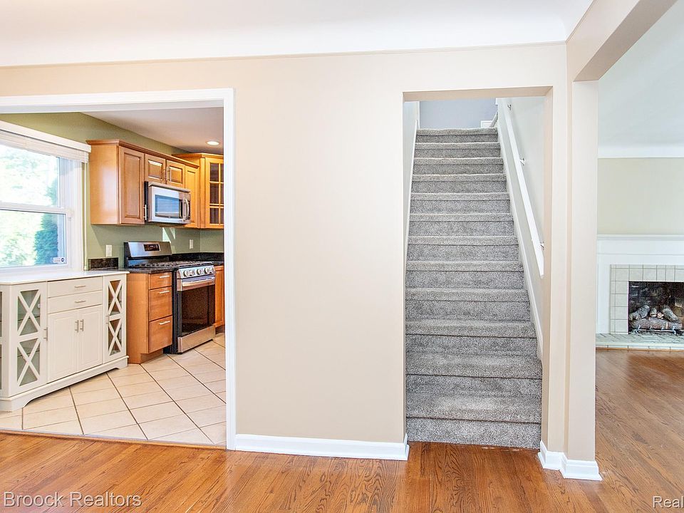 10444 Vernon Ave, photo 26