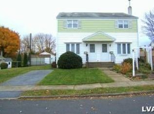 1345 Greenview Dr, Bethlehem, PA 18018