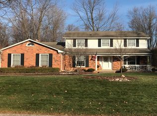 35472 Veri St, Livonia, MI 48152