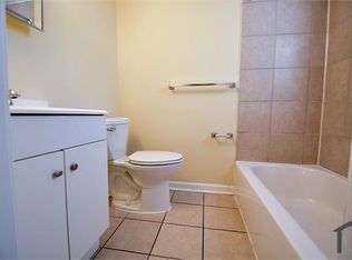 1737 T St SE #4, Washington, DC 20020