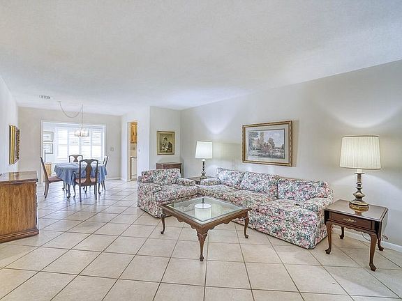 3rd image of 1046 Forest Lakes Dr