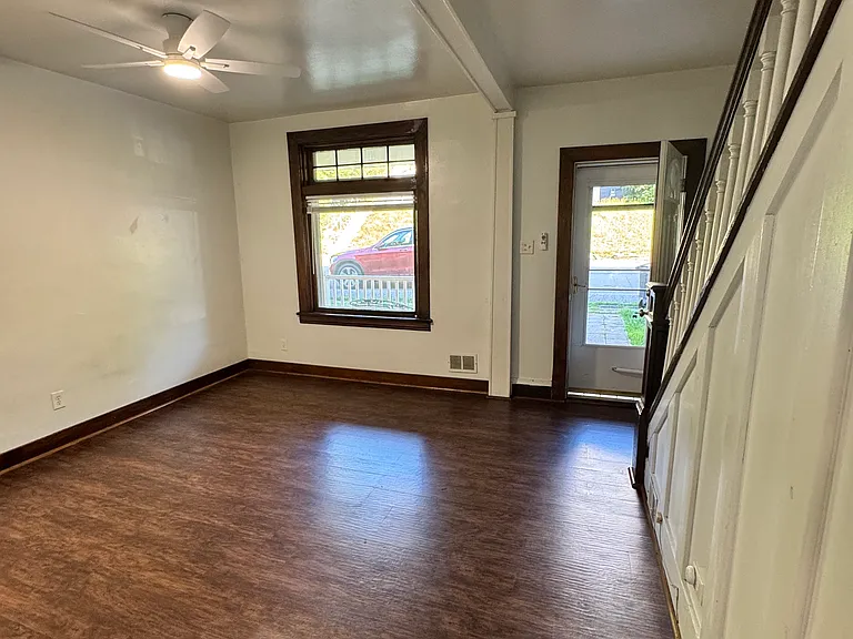 2810 Kenilworth St — Photo 3