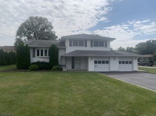 118 Schwin Dr, Clark, NJ 07066