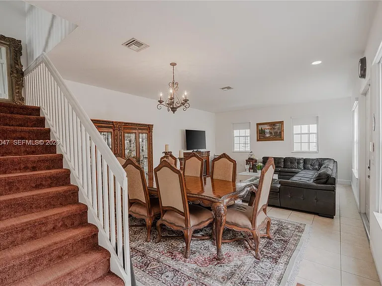 623 SW 146th Ter — Photo 4