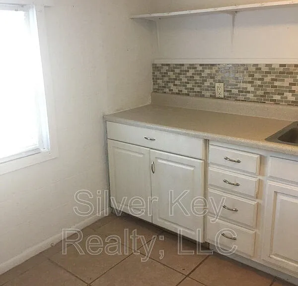 107 Forrest Ave #4 — Photo 5