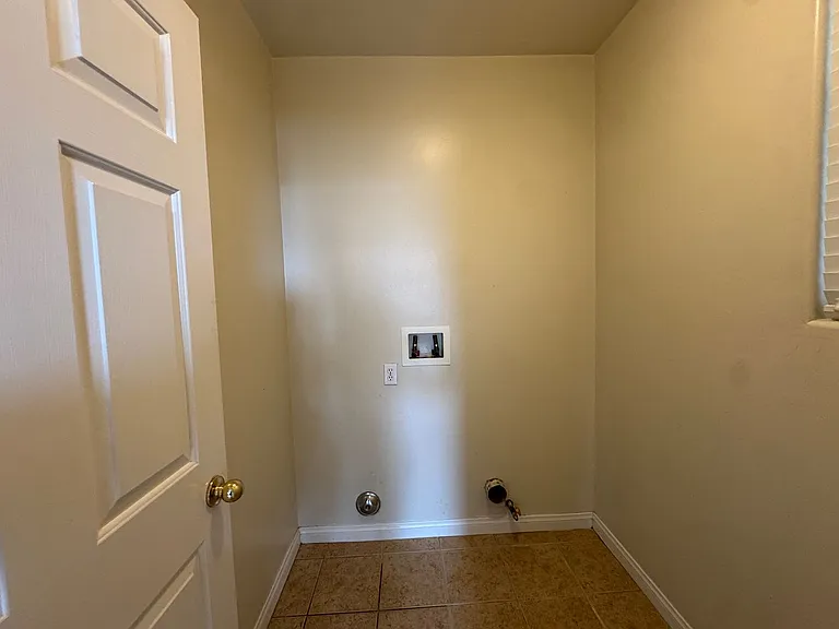 6417 Brewer Creek Dr — Photo 13