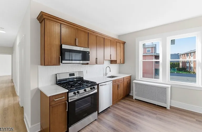 1 Bay Ave #3 — Photo 1