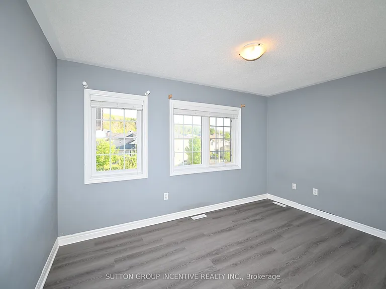 28 Silvercreek Cres #UPPER — Photo 15