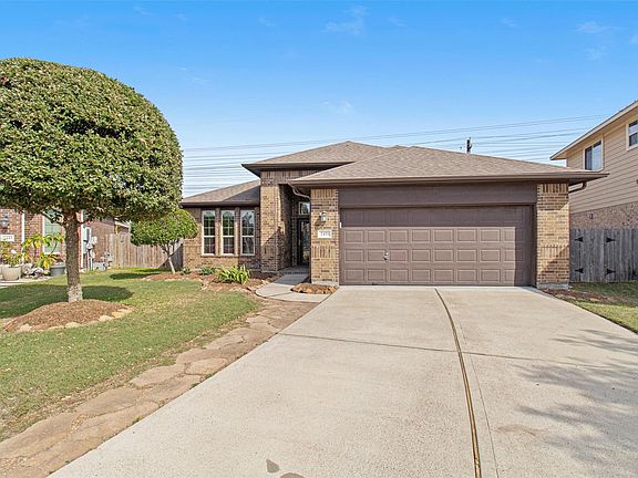 2nd image of 2451 Porto Way