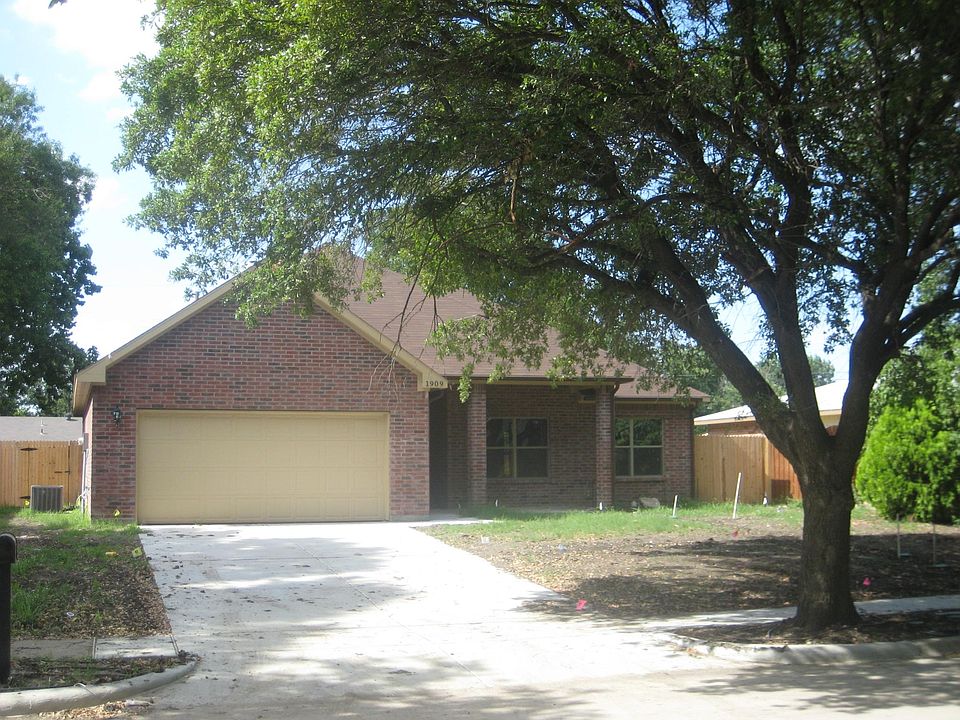 1st image of 1909 Hawthorne Ln