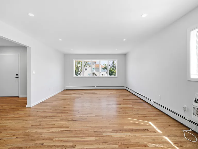 580 E Pine St — Photo 11