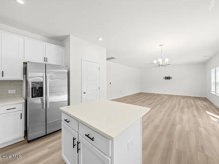 423 Bassett Ln — Photo 11