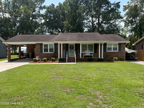 209 Nancy Street, Lake Waccamaw, NC 28450