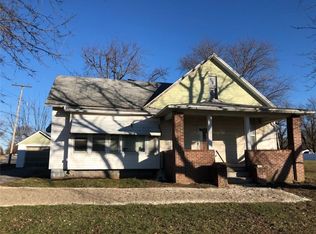 305 E Cumberland Rd, Brownstown, IL 62418