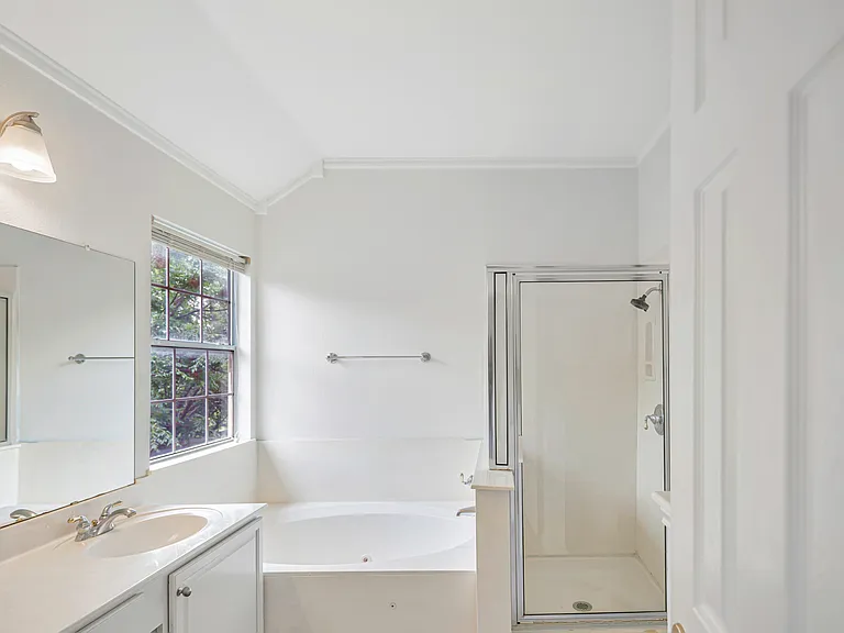 1622 Abbey Ln — Photo 48